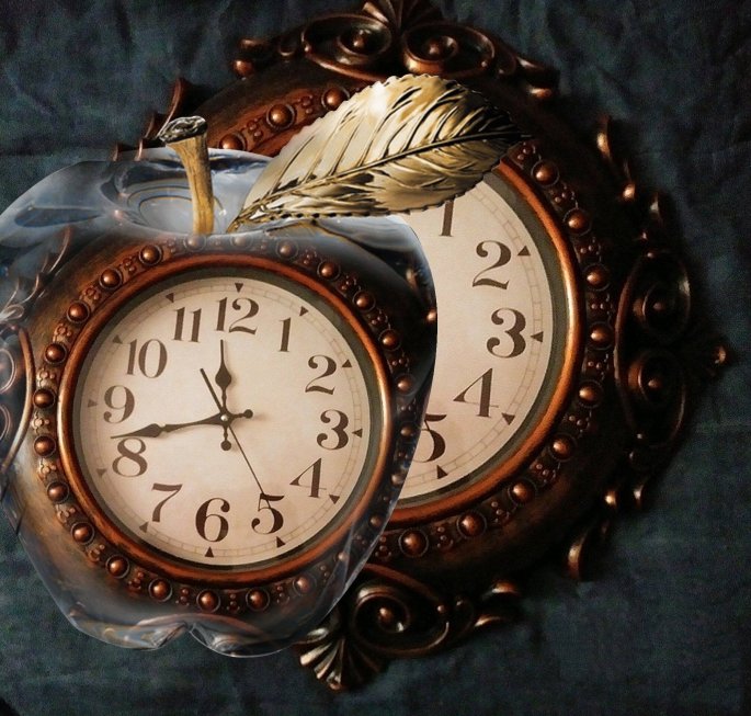 Classical Antiqiue Clock.jpg
